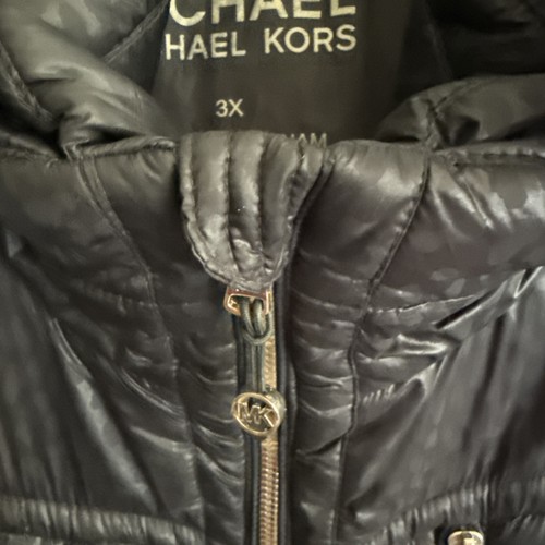 Abrigo chaqueta acolchada con capucha de piel sintética 3X negro Michael Kors para mujer - Imagen 2 de 7