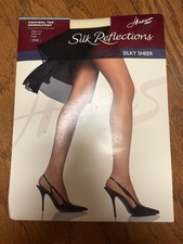 Hanes Silk Reflections Control Top Pantyhose Size CD Pearl Sandlefoot NEW NOS