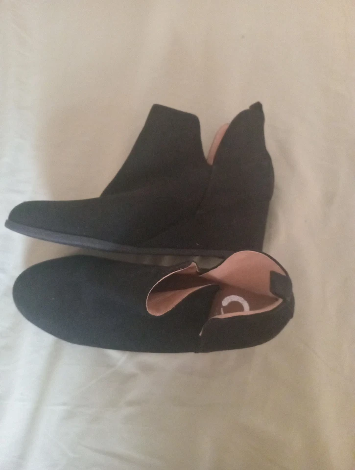 Botas de gamuza negras Journee Tru Comfort de espuma con cuña talla 10 Foto 3 de 4