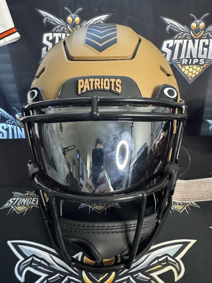 New England Patriots Salute to Service Speedflex с автографом Роба Гронковски - Изображение 2 из 4