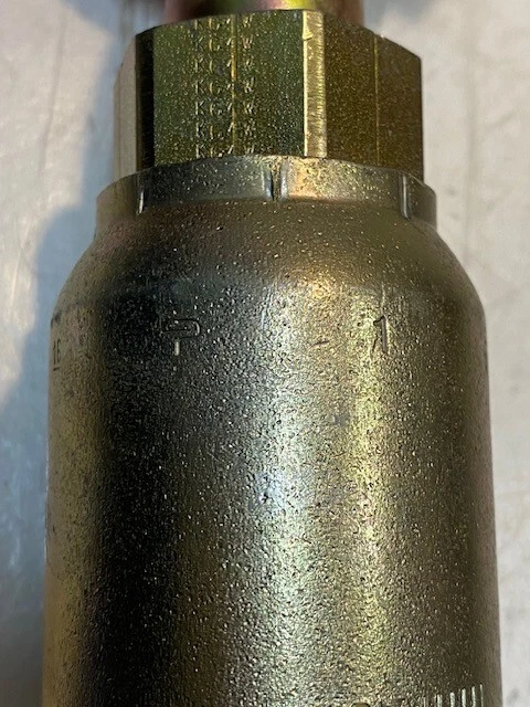 Parker 16F78-16-16 | KG | Montaje de manguera de crimpado 6-1/4" H 19 mm ID 52 mm OD Foto 2 de 4