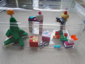 Lego Friends Decoration De Noel Scene Dans Une Boite Stephanie Arbre Fete Chapeau Gateau Ebay