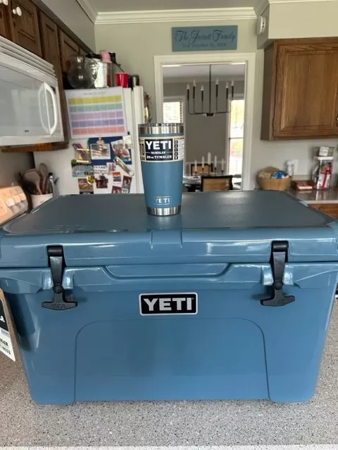 YETI TUNDRA 45 -NORDIC BLUE W/ FREE 20 OZ. RAMBLER(NORDIC BLUE)—-RARE