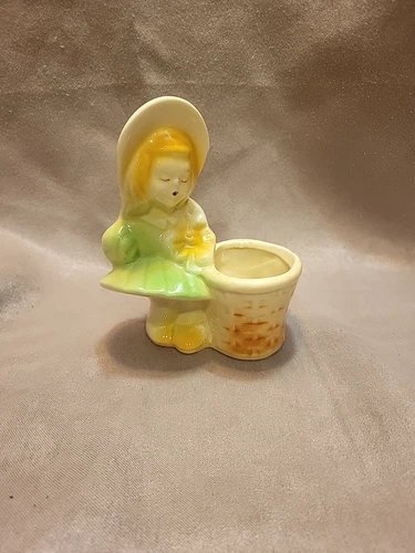 Vintage 1940-1950 Shawnee USA Pottery "Girl With Basket" Planter