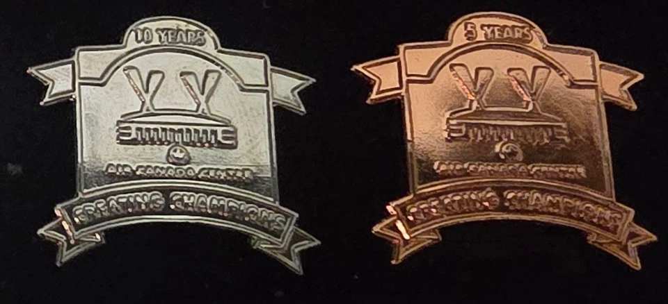 AIR CANADA CENTRE EMPLOYEE PINS Lapel Pins (2) - 5 YEAR & 10 YEAR - Image 4 of 4