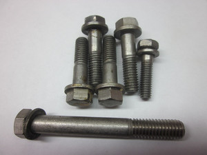 JOHNSON EVINRUDE 60 70 75 HP LOWER UNIT GEARCASE MOUNTING BOLTS 1990'S & UP