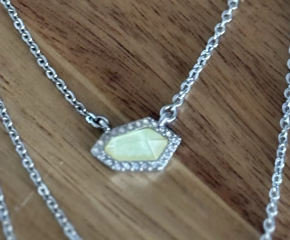 Collar Convertible Chloe and Isabel Moderno Mosaico 3 Filas Foto 4 de 4