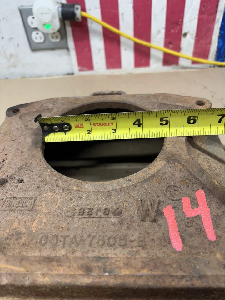 1965 66 1976 Ford F100 F150 F250 F350 352 360 390 BIG BLOCK FE BELLHOUSING - Imagem 3 de 4