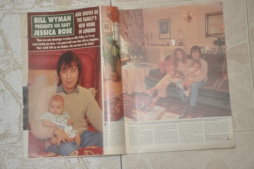 HELLO! MAGAZINE 394 Feb. 17 1996 Andrew Parker Bowles/Kelly Le Brock/Gene Kelly - Picture 2 of 3