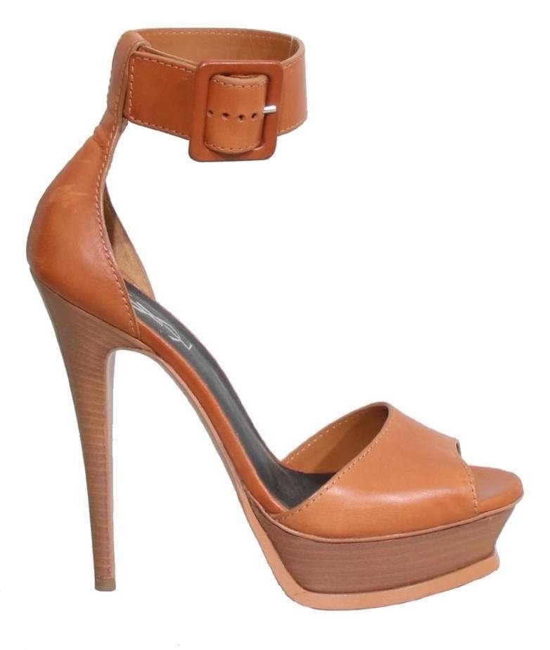 YVES SAINT LAURENT Sandali in pelle plateau (TAGLIA 38)