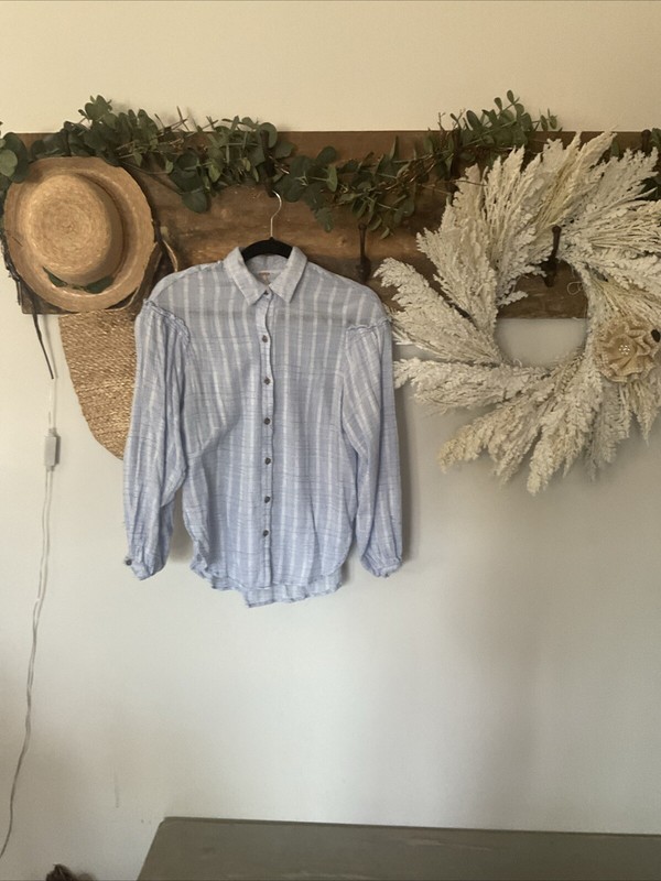 Free People ladies button-down blue shirt size small