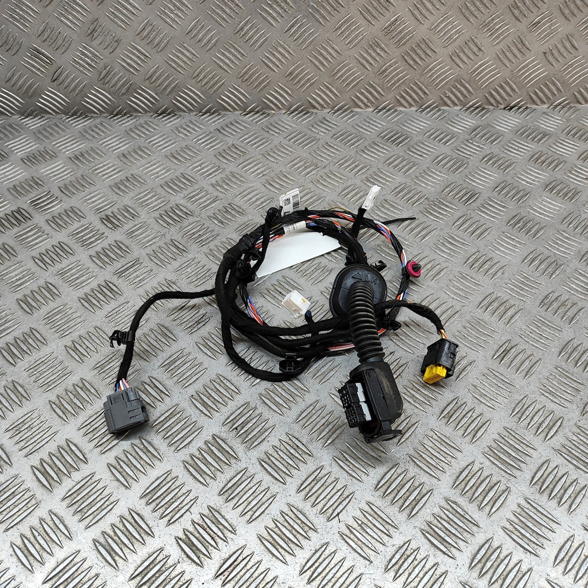 とに HYUNDAI TUCSON NX4 Rear Right Door Wiring 91630-N7050 2024