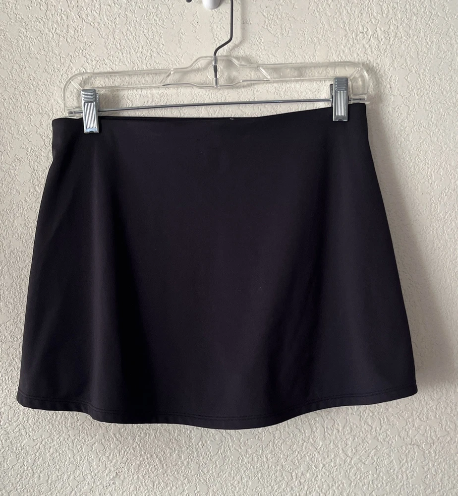 RVCA VA Essentials Black Medium Tennis Skirt for Pickleball & Athleisure