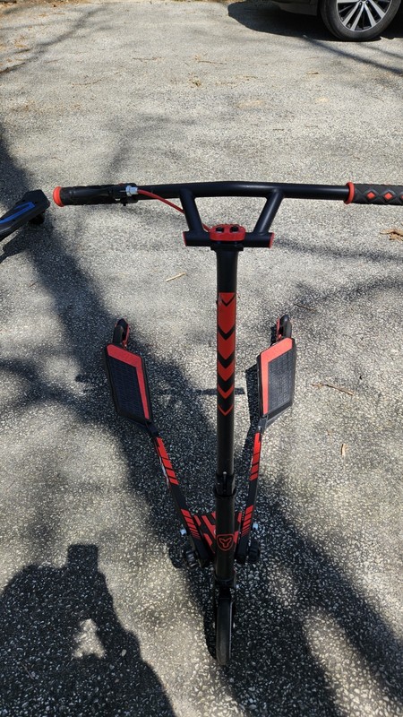 Yvolution Y Fliker Lift Drift Scooter 3-Wheel Self-Propelling Wiggle Scooter Red