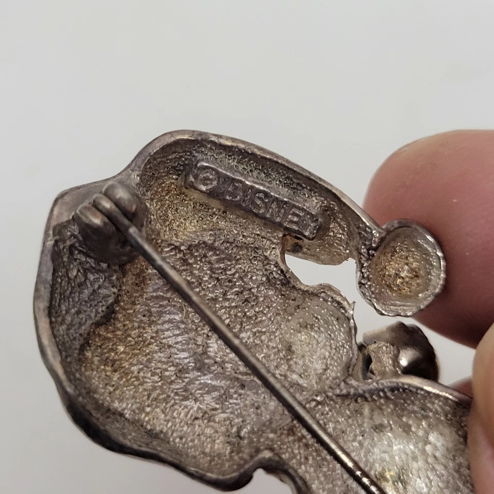 复古迪士尼 101 达尔马提亚人圣诞胸针银色珐琅圣诞老人帽子 1.75 — 第 3/4 张图片