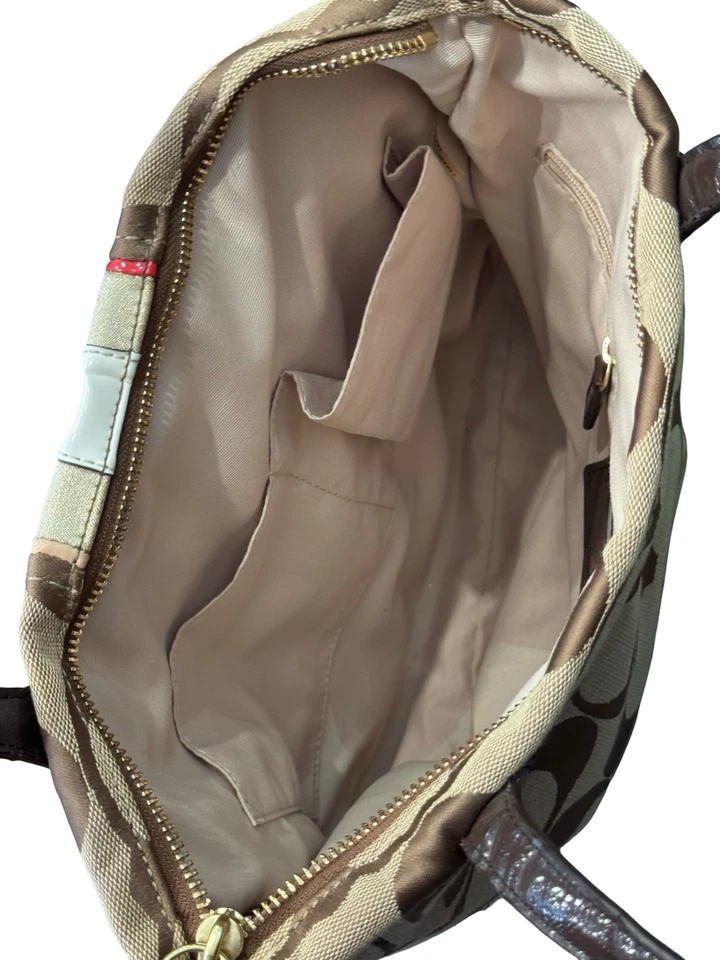 Bolso de Mano Coach F24666 Signature Multi Rayas Caqui/Vermillion Multicolor Usado Foto 3 de 4