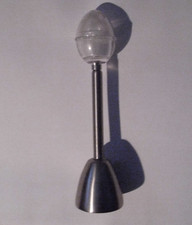 Eierknacker mit Salzstreuer oben... Eierschalensollbruchstellenverursacher :-)