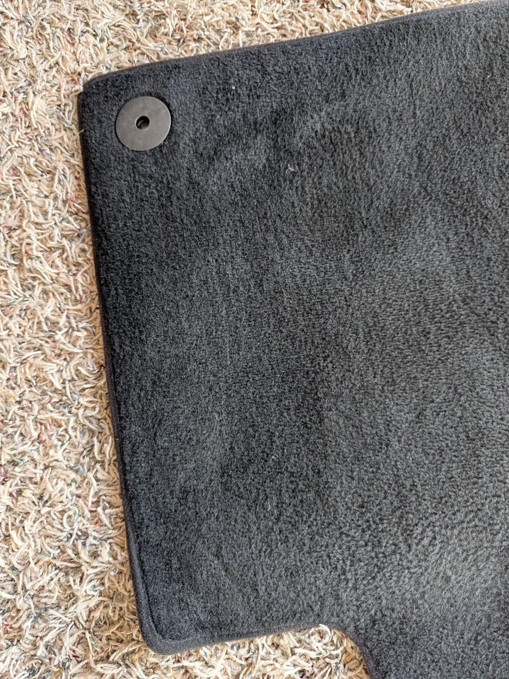 Alfombrilla conductor izquierdo lamborghini aventador 2011-2022 como nueva 472863691A Foto 2 de 4