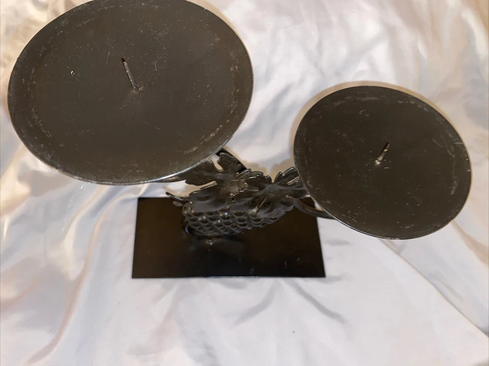 Candelabro doble Stein Mart Iron Scroll con detalles de uvas con cuentas negro Foto 4 de 4