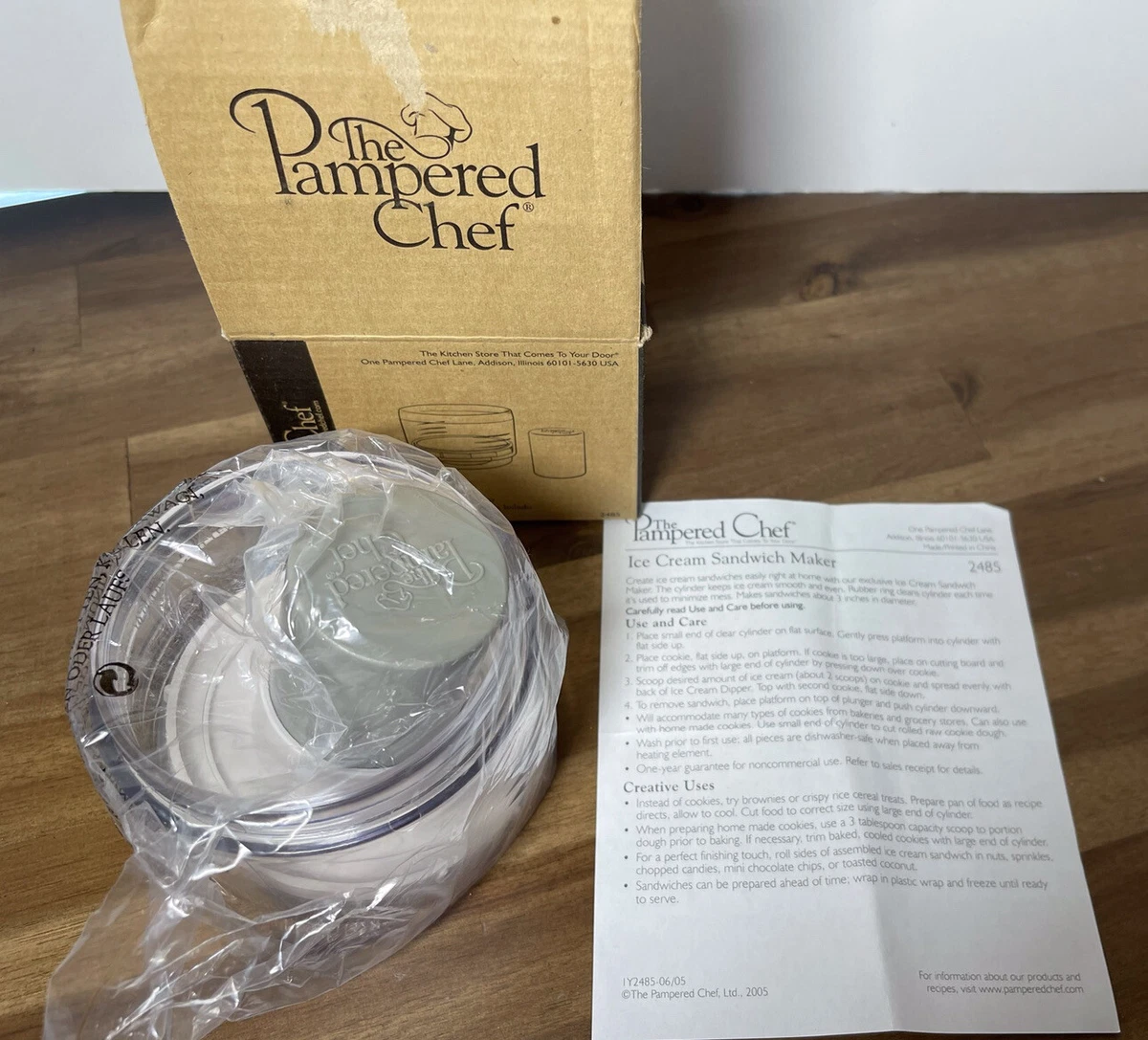 BRAND NEW IN BOX PAMPERED CHEF ICE SCOOP