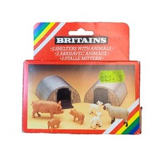 Britains 1:32 2 Metal Shelters with Animals 4703 Vintage NEW