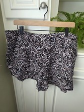 Loft Women's Size XL Pull-on Shorts Inseam 3.75" EUC Floral White/Black/Pink-Pur