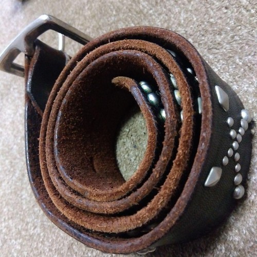 Cintura in pelle marrone 32 pollici HTC borchiata vita nera 4 cm usata - Foto 18 di 20