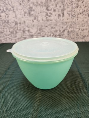 Vintage Tupperware Crisp-It Bowl with Original Lid 679-17