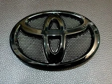 09-13 Toyota Corolla Emblem Front Grill Emblem 2009 2010 2011 2012 2013 Black
