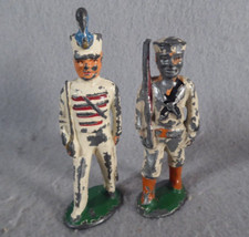 Barclay Manoil 2 Lead Soldiers White Uniform Feather Plume On Hat w/ Gun Vintage