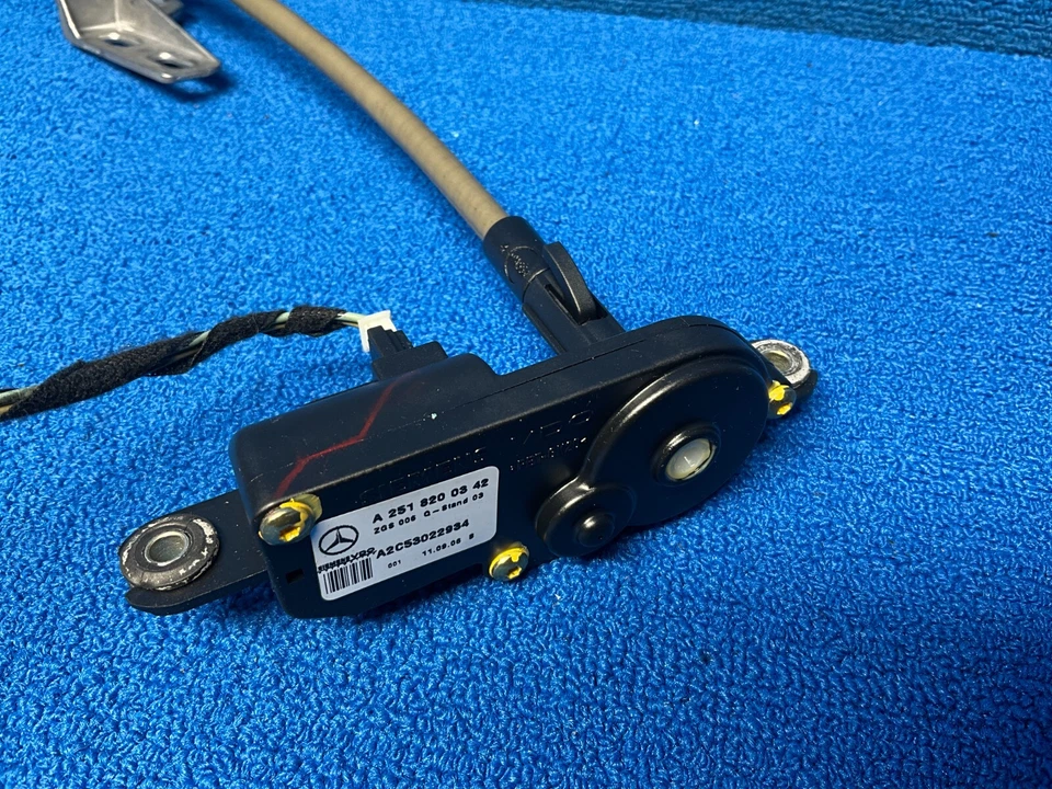 2007 - 2012 MERCEDES GL450 X164 REAR LEFT SIDE QUARTER WINDOW GLASS MOTOR OEM - Image 3 of 4