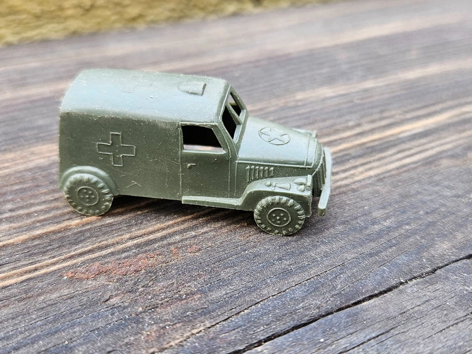 Mini camión ambulancia de juguete de plástico vehículo militar MPC de colección Segunda Guerra Mundial Foto 3 de 4