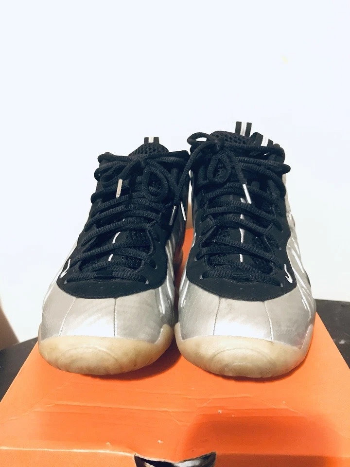 Nike Foamposite Pro GS 2017 juveniles metálicas plateadas surfistas negras talla 4Y usadas raras Foto 2 de 4