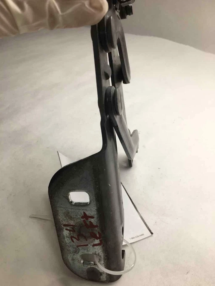 Ford Fiesta 2017 capó bisagra capó liberación par conductor izquierdo OEM Foto 3 de 4