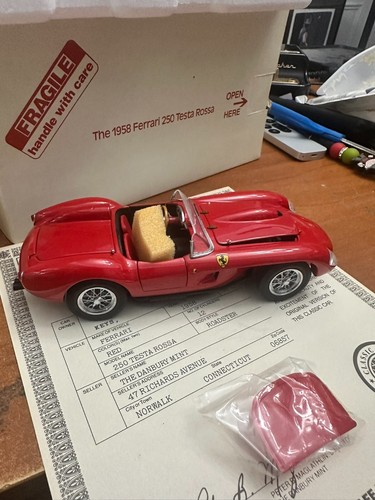 Danbury Mint 1958 Ferrari 250 Testa Rossa Die-Cast Car 1/24 with title - Imagen 4 de 5