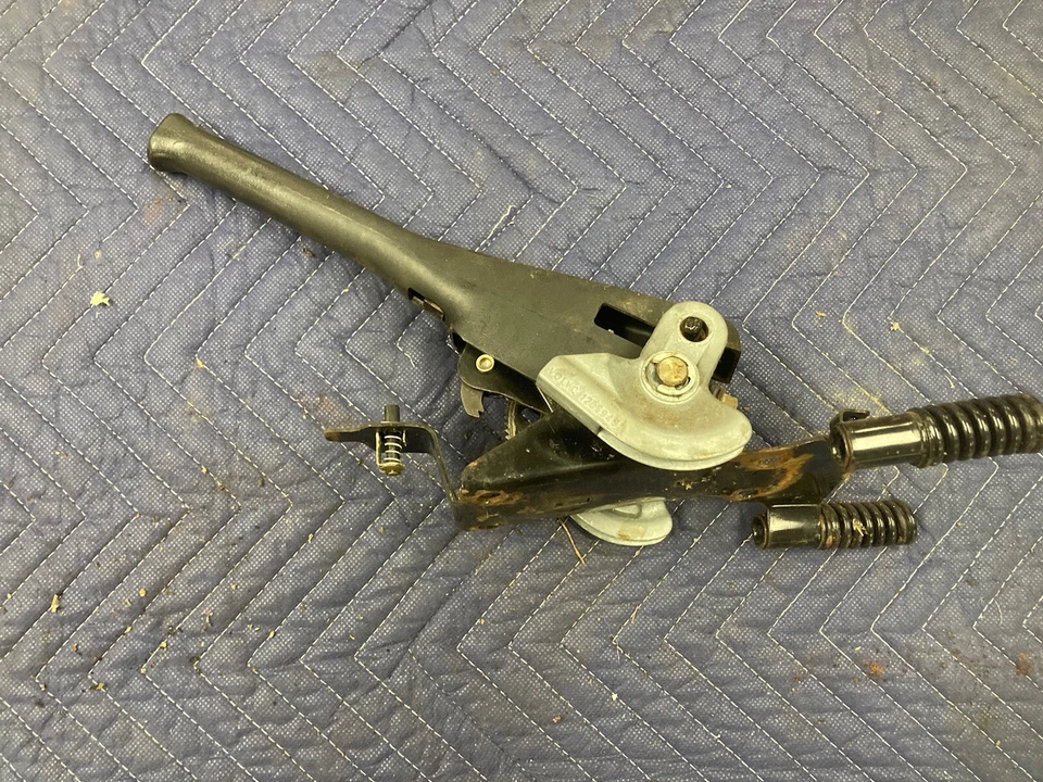 1975-1985 Volvo 242 240 244 245 Emergency Brake Handle E Parking OEM #1633M - Image 3 of 4