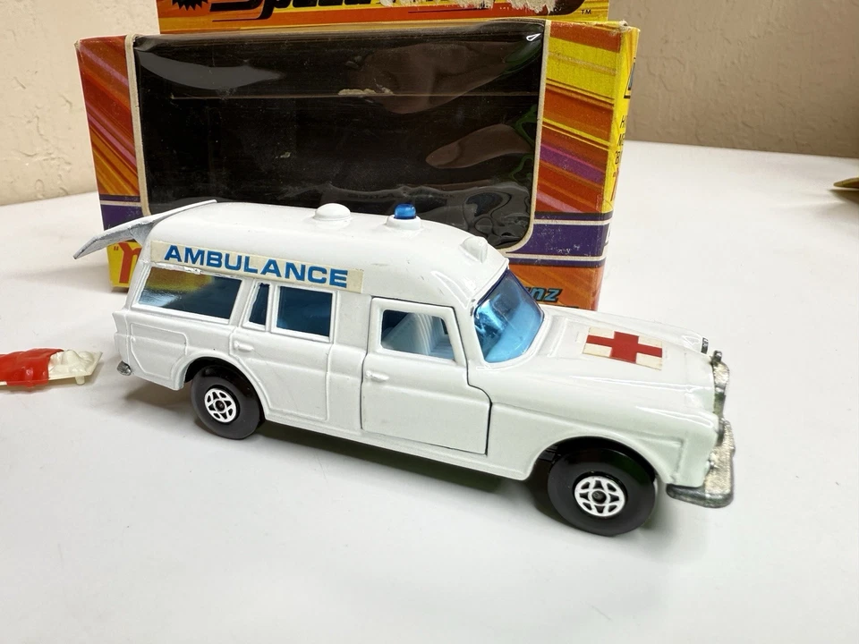 Ambulancia vintage Matchbox Speed Kings K-26 Mercedes-Benz "BINZ" 1970 Foto 2 de 4