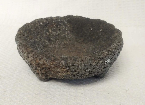 Molcajete/ mortar looks like an old one Granite? very crude