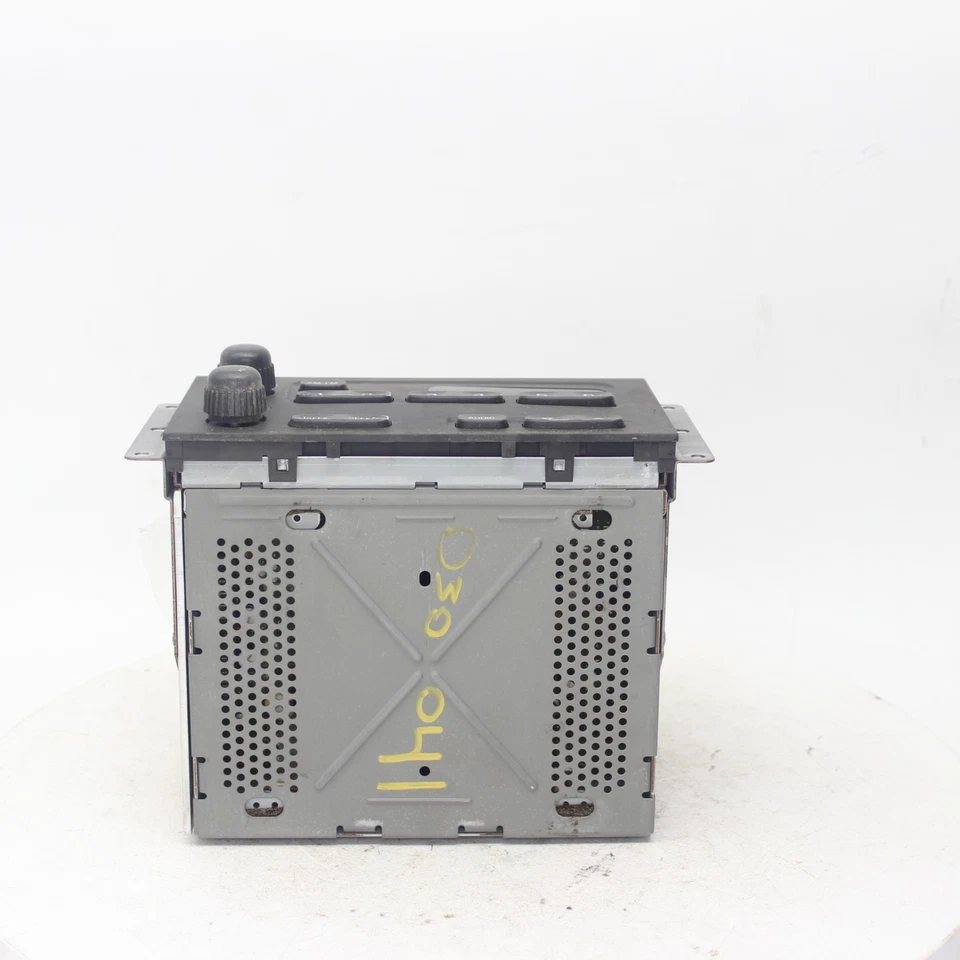 Chevrolet Metro 2000 radio AM-FM número de pieza - 638-01239A Foto 2 de 4