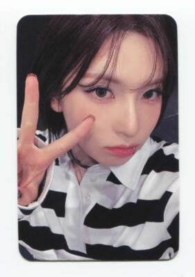 NMIXX - Fe3O4: BREAK [MMT] POB EXCLUSIVE OFFICIAL PHOTOCARD