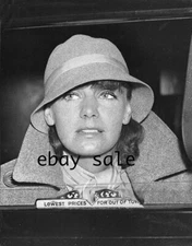 GRETA GARBO rare candid CLOSE-UP PHOTO flapper hat
