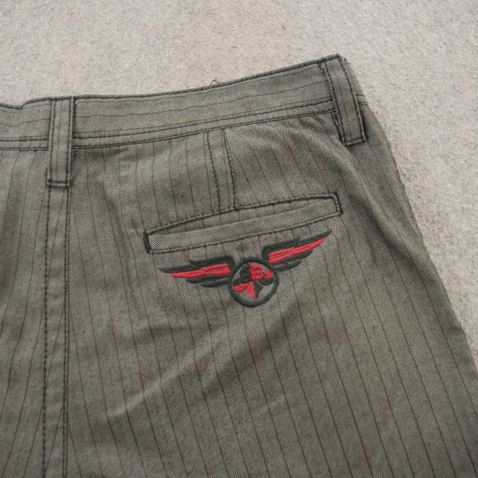 Affliction 短裤男式 34 灰色平底刺绣标志条纹 12 英寸街头服饰 — 第 3/4 张图片