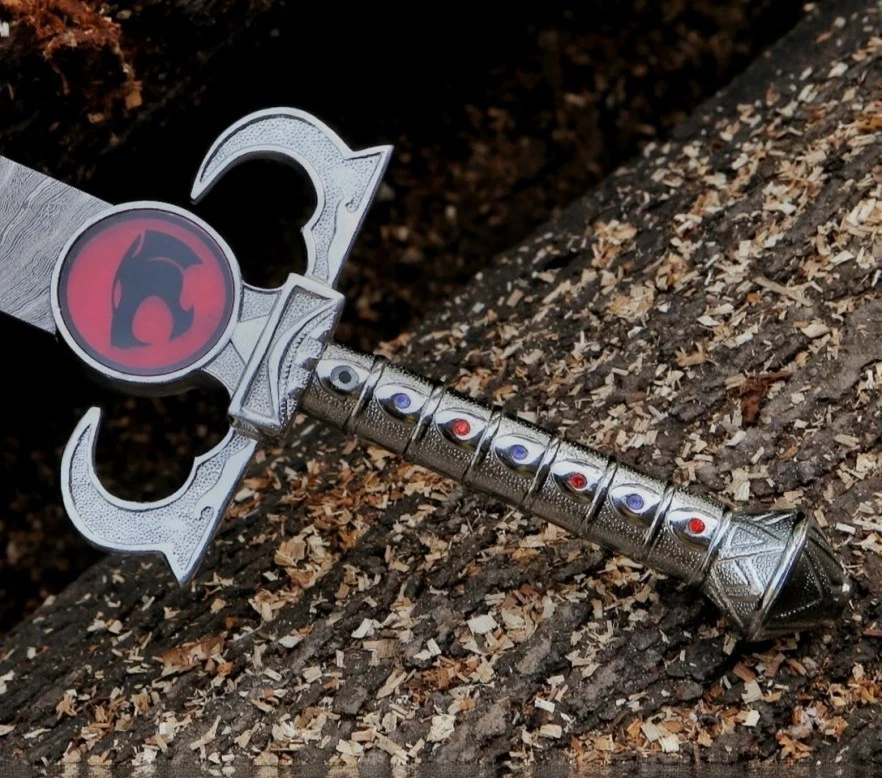 Réplica única espada de presagios Thundercat Lionio hoja de acero damasco forjada a mano Foto 2 de 4