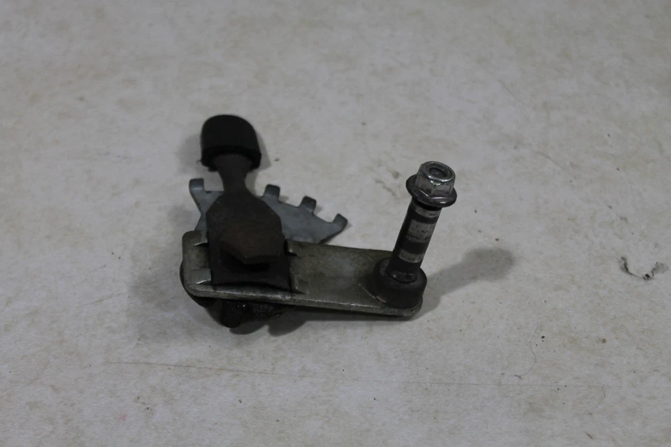 Правый передний регулятор высоты для правосторонней стойки Troy Bilt 987-02074B с гайкой - Изображение 2 из 4