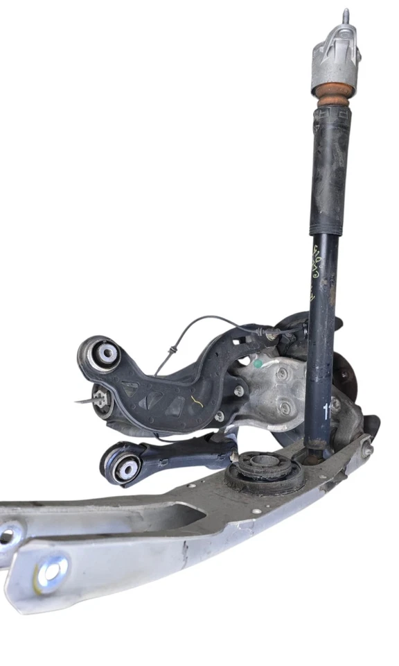 Joelheira de suspensão traseira direita Mercedes Benz CLA 250 2014-2019 fabricante de equipamento original - Imagem 2 de 4