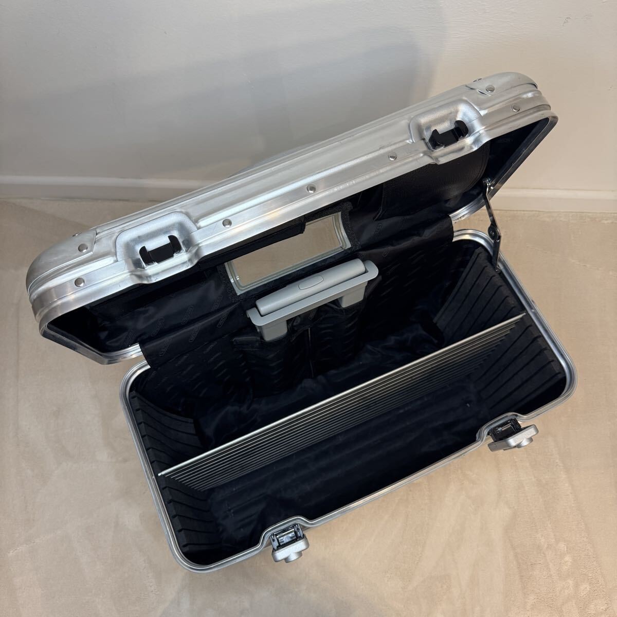 【極美品】RIMOWA Topas パイロットケース ビックバージョン46L Rimowa Topas Pilot Case Big Version 46L Aluminum USED | eBay