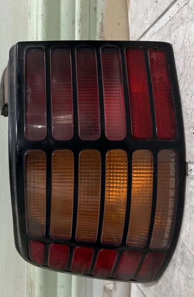 HYUNDAI SCOUPE 1990-1994 ORIGINAL OEM LUZ TRASERA IZQUIERDA LUZ TRASERA DEL LADO DEL CONDUCTOR Foto 2 de 4