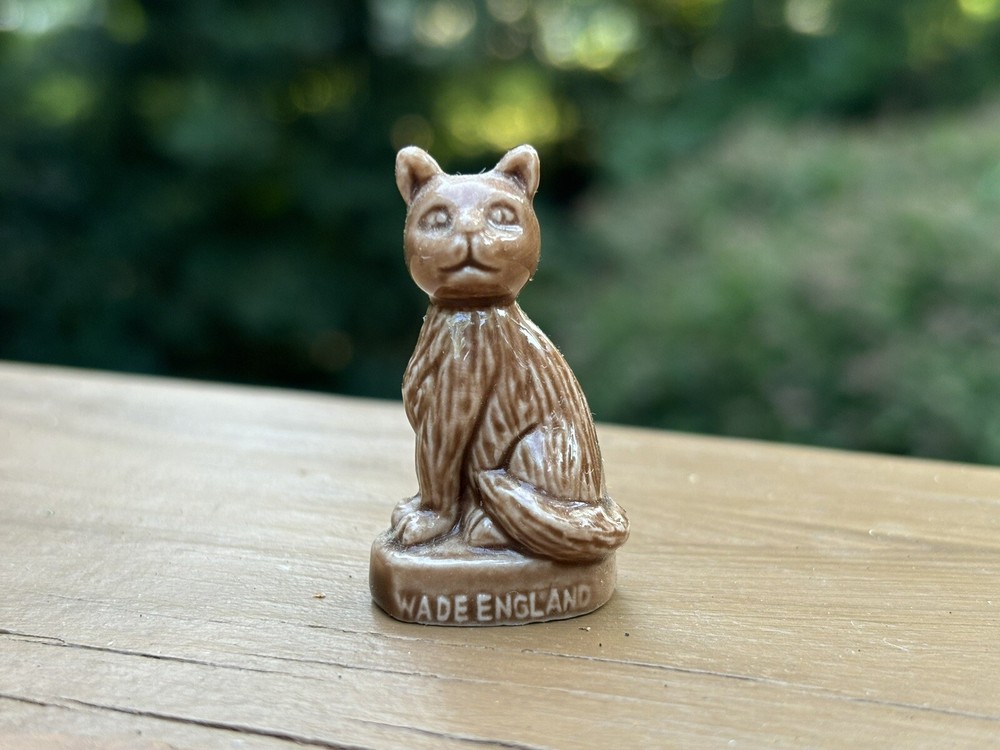 Red Rose Tea Kitty Cat Figurine Pet Shop Series Wade England Collectible