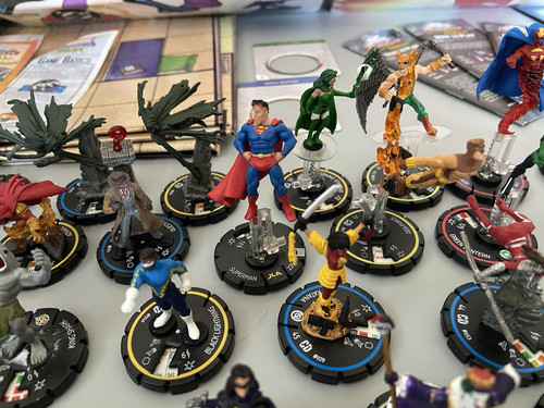 DC Heroclix Hypertime Premier Edition Game WizKids 2002 35 Heroclix Figures - Picture 7 of 19