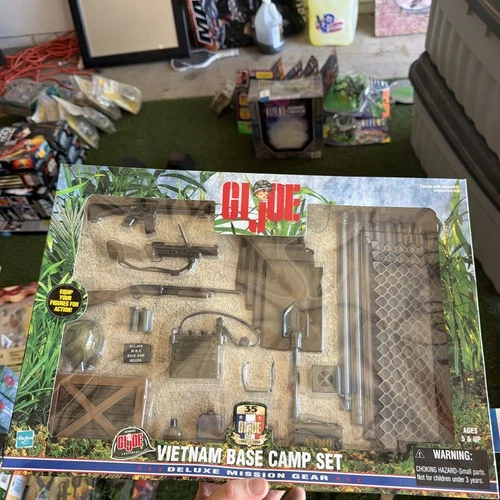 1999 Hasbro GI JOE Authentic Equipment VIETNAM BASE CAMP SET   NEW